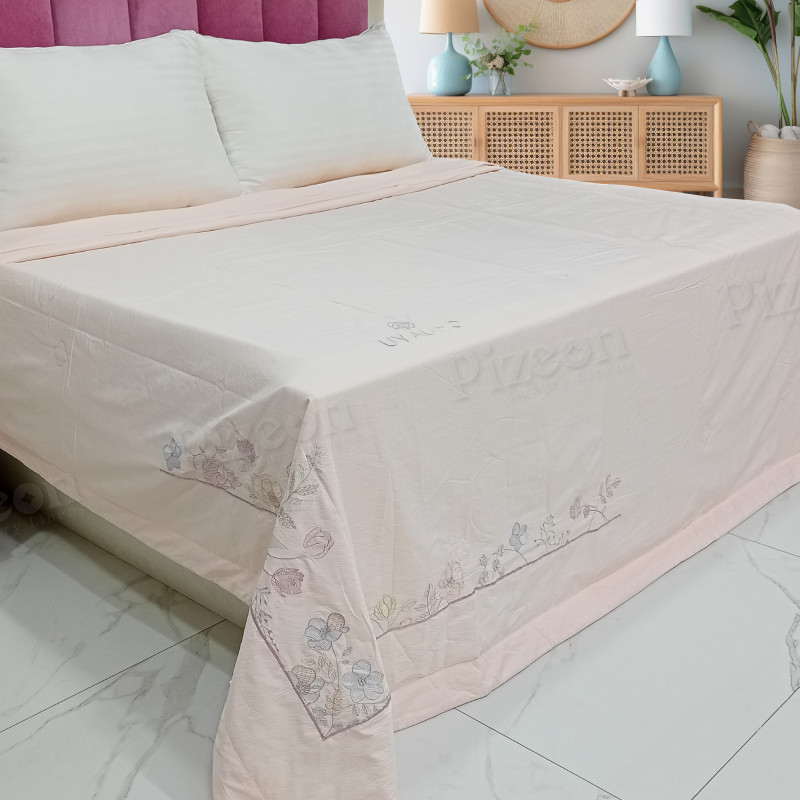 Corner Embroidery Design Summer Quilt – All-Season Soft Comfort