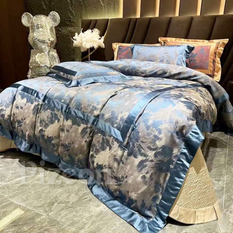 Luxury imported 4-piece high-class silk bedding set.