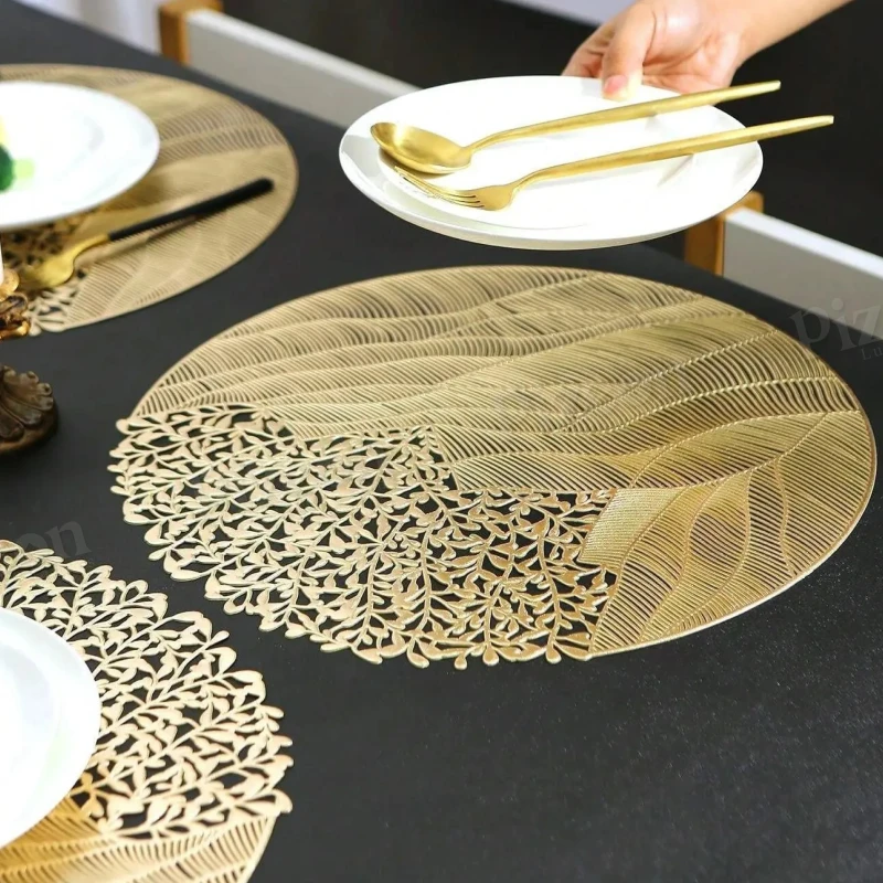 Elegant round table mat.