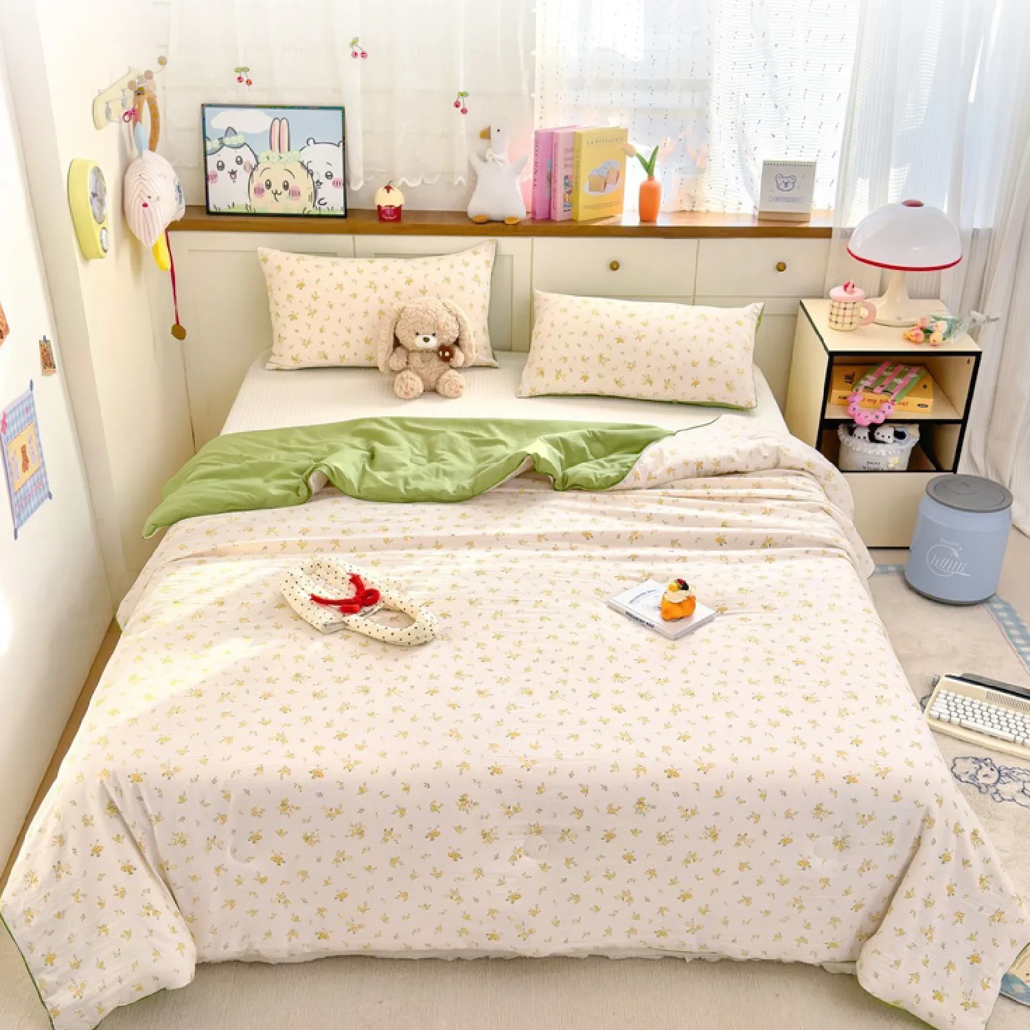 Imported Yellow Floral Print All Over Print Summer Quilt.
