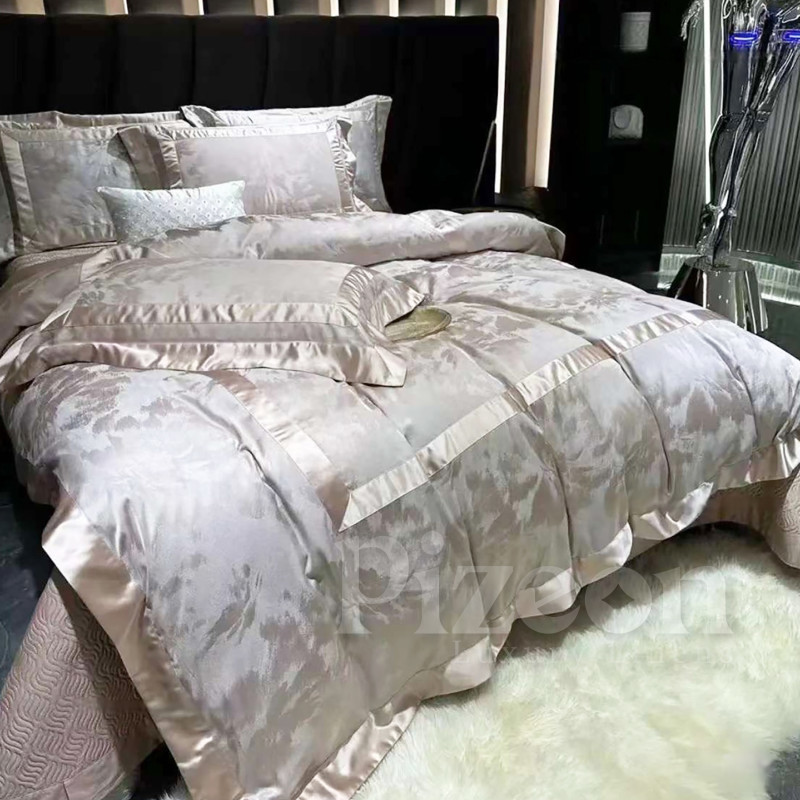 Luxury imported 4-piece high-class silk bedding set.