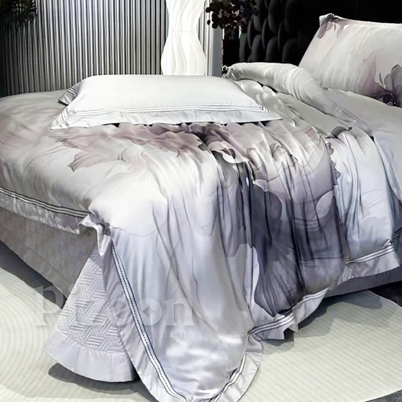 Luxury imported 4-piece high-class silk bedding set.
