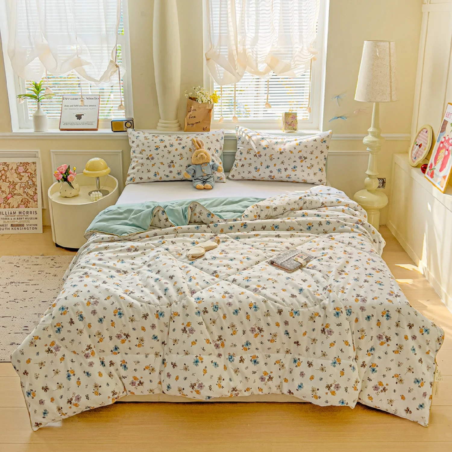 Imported Colorful Floral Print All Over Print Summer Quilt.